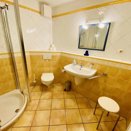 Auster, Direkt Am Alten Strom *